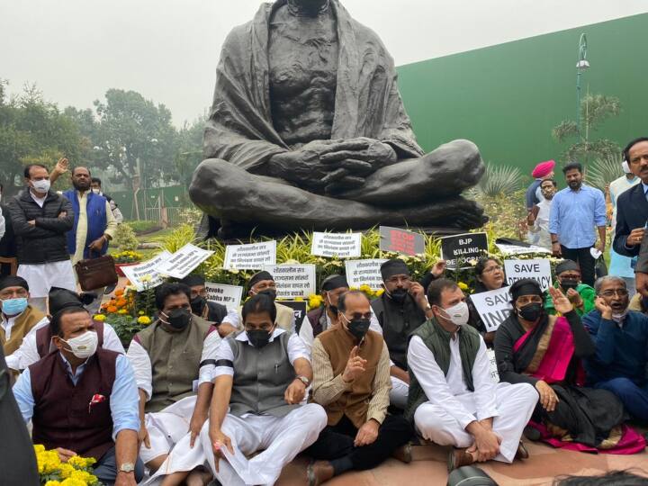 Opposition leader to protest in Parliament campus near Gandhi statues over Rajya Sabha MP Suspension today Opposition Protest: राज्यसभा से 12 MPs के निलंबन के खिलाफ विपक्षी दल एकजुट, कार्यवाही का बहिष्कार, गांधी प्रतिमा के पास आज करेंगे प्रदर्शन