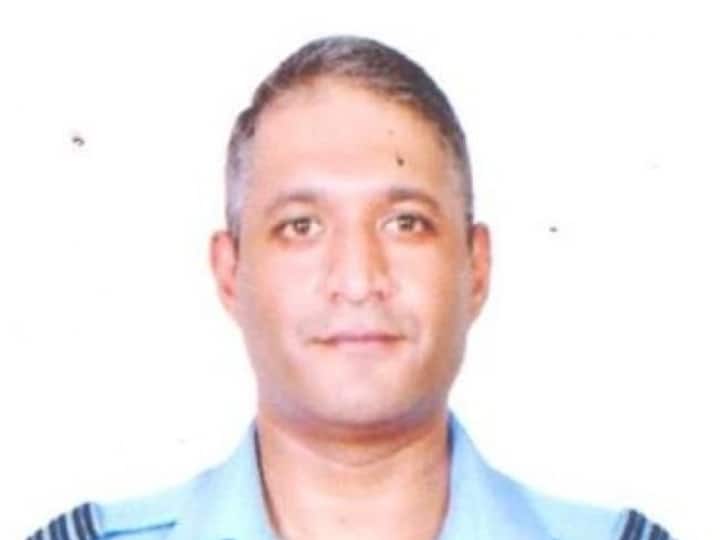 Capt Varun Singh Profile: कुन्नूर हेलिकॉप्टर क्रैश में सिर्फ एक शख्स की बची है जान, अस्पताल में चल रही है जिंदगी और मौत से जंग