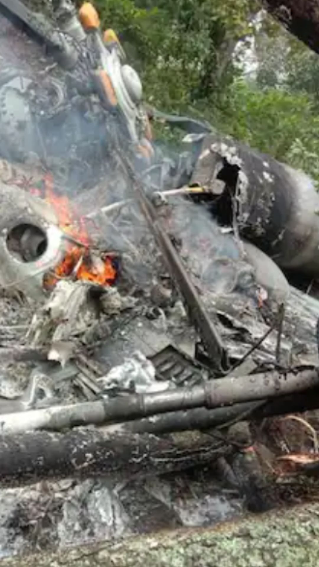 CDS Bipin Rawat Death: सीडीएस बिपिन रावत और उनकी पत्नी समेत 13 लोगों का हेलिकॉप्टर क्रैश में निधन