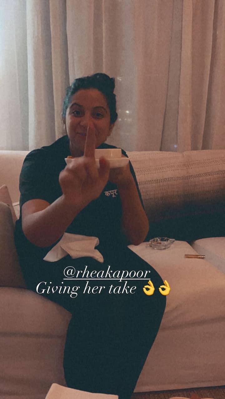 इस दौरान सभी ने एक दूसरे की फनी तस्वीरें शेयर की हैं. सामने आई इन तस्वीरों से साफ है कि पार्टी में सभी लड़कियों ने जी भरकर धमाल मचाया.