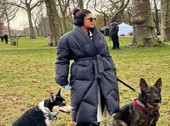 Priyanka chopra को है अपने Pets से खूब प्यार, शूटिंग सेट्स पर Diana, Gino and Panda के साथ बिताया समय