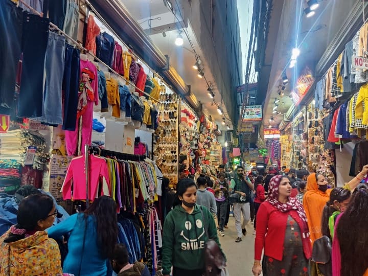 Atta Market of Noida sector 18 like Chandni Chowk and Sadar Bazar ANN Atta Market: महंगे इलाके में सस्ती दुकानें, चांदनी चौक और सदर बाजार से कम नहीं नोएडा का अट्टा मार्केट