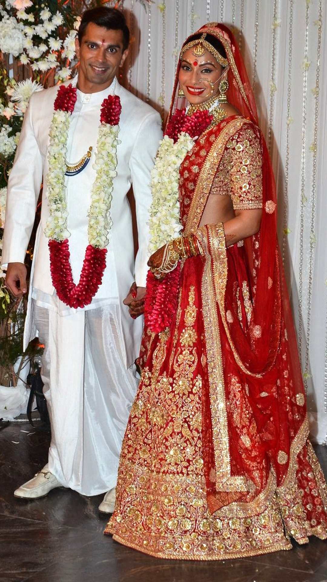 Katrina Kaif glows in an ivory lehenga set at her Haldi ceremony!