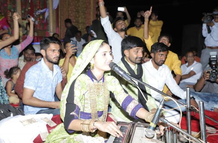 ગીતા રબારી ગુજરાતના જાણીતા લોક ગાયિકા છે. કચ્છી કોયલ તરીકે ઓળખાતી ગીતા રબારીના દેશ વિદેશમાં તેમના અનેક શો થાય છે. તેમના અનેક ગીતો લોકપ્રિય થયા છે.