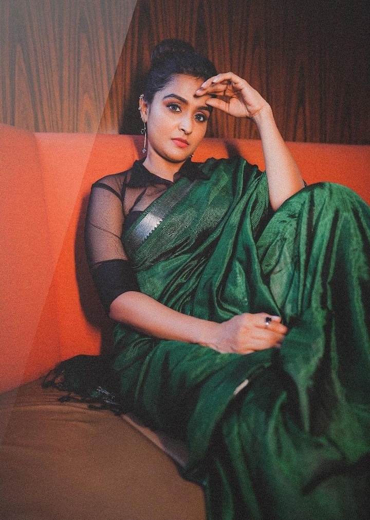 இன்பத்தில் இது என்ன வகை இன்பமோ நடந்து போகையில் பறக்குது மனது