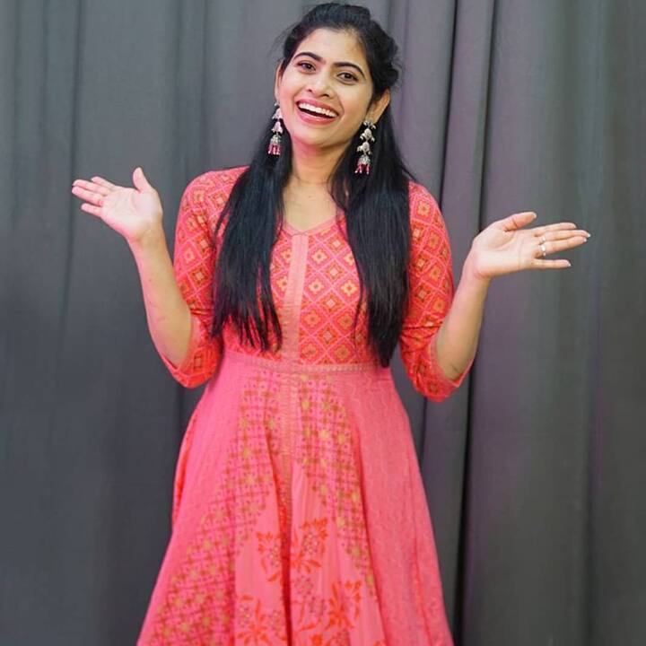 టాస్కుల్లో మంచి ప్రదర్శన ఇస్తూ, ఆటపాటలతో బిగ్ బాస్ హౌజ్ లో సందడి చేస్తోంది కాజల్. అన్నింటా తానుండాలని కోరుకునే కాజల్...బిగ్ బాస్ సీజన్ 5 విజేతగా సన్నీ నిలవాలని ఆకాంక్షిస్తోంది.
