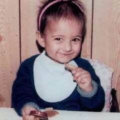 Katrina Kaif Facts: कैटरीना को बचपन से ही नहीं मिला पिता का प्यार, मां का साथ देने के लिए 14 साल की उम्र से ही करने लगी थीं काम!