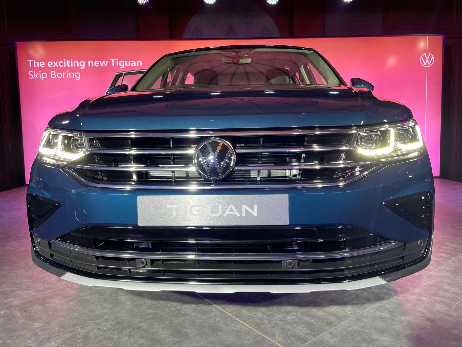 New Volkswagen Tiguan First Look Review - Full Specifications & Features