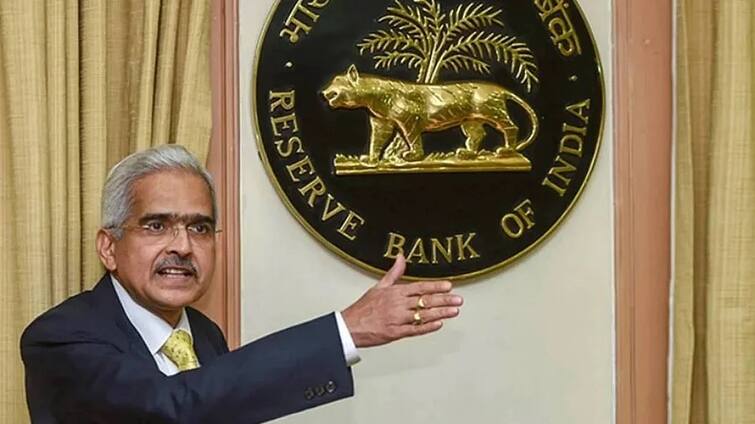 rbi governor shaktikanta das said about Domestic economic outlook દેશની અર્થવ્યવસ્થા કોરોનાના ખતરાથી બહાર નીકળી, જીડીપી ગ્રૉથમાં આવશે તેજીઃ આરબીઆઇ ગવર્નર શક્તિકાંત દાસ