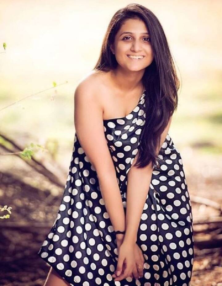 આરોહી પટેલે સંદીપ પટેલની 'મોતી ના ચોક રે સપના મા દીઠા' માં બાળ કલાકાર તરીકે તેની શરૂઆત કરી હતી. તેણે વિજયગીરી બાવાના નાટક 'પ્રેમજીઃ રાઇઝ ઓફ અ વોરિયર'માં મુખ્ય મહિલાની ભૂમિકા ભજવી હતી.