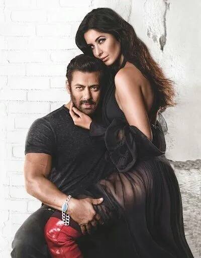 सलमान खान: साल 2003 में फिल्म ‘बूम’ से बॉलीवुड में डेब्यू करने वाली कैटरीना कैफ, सलमान खान के साथ साल 2005 में आई फिल्म ‘मैंने प्यार क्यों किया’ में नजर आई थीं. इसके बाद कैटरीना ने एक के बाद एक सलमान के साथ कई फिल्मों में काम किया. मीडिया रिपोर्ट्स की मानें तो सलमान और कैटरीना एक समय काफी सीरियस रिलेशन में थे. कहते हैं, 2010 के आस-पास सलमान और कैटरीना का ब्रेकअप हुआ था. हालांकि, यह दोनों आज भी एक-दूसरे के अच्छे दोस्त हैं.