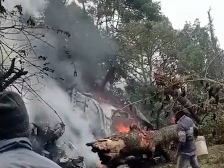 Chopper Crash in Ooty Tamil nadu, Military Helicopter crash near Coonoor, Nilgiris Chopper Crash Ooty: ऊटीमध्ये लष्कराचे हेलिकॉप्टर दुर्घटनाग्रस्त; CDS Gen. बिपीन रावत जखमी