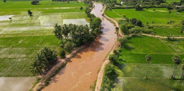 திருச்சி: அரியாற்றின் கரை மீண்டும் உடைந்தது - ஊருக்குள் புகுந்த வெள்ள நீரால் மக்கள் அவதி