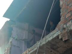 Ujjain News: उज्जैन के नामी बदमाश अमन उर्फ काला के मकान पर चला हथौड़ा, कई गंभीर अपराध में लिप्त