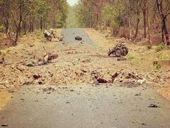 Jharkhand: लोहरदगा में नक्सलियों का उत्पात, सड़क निर्माण में लगी मशीनों में लगाई आग, दी ये चेतावनी