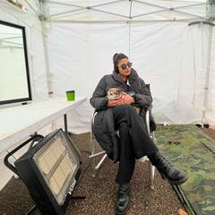 Priyanka chopra को है अपने Pets से खूब प्यार, शूटिंग सेट्स पर Diana, Gino and Panda के साथ बिताया समय