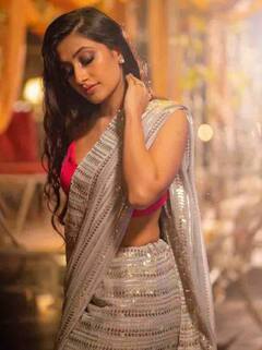 યુઝર્વેન્દ્ર ચહલની પત્ની ધનશ્રીએ સાડીમાં બતાવી સુંદર અદાઓ