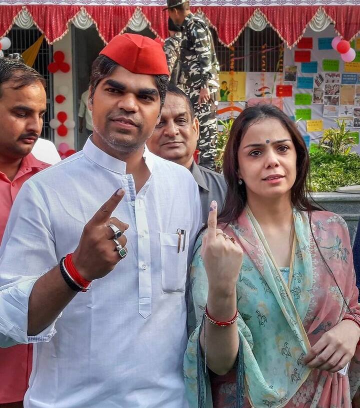 रामगोपाल यादव मुलायम सिंह के भाई हैं. समाजवादी पार्टी में प्रोफेसर साहब के नाम से चर्चित रामगोपाल यादव की बहू हैं रिचा यादव. रिचा की शादी अक्षय यादव से हुई है. रिचा ने एमबीबीएस की पढ़ाई की है.