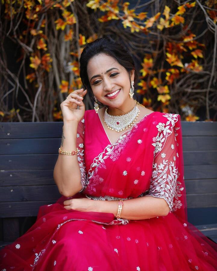యూట్యూబ్ ఛానెళ్లను నడుపుతూ కోట్లలో వ్యూస్ ను సంపాదిస్తోంది. (Image credit: Lasya Manjunath/Instagram)
