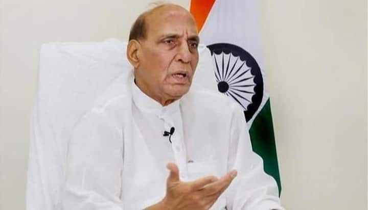मुलायम सिंह यादव से पहले राजनाथ सिंह यूपी के मुख्यमंत्री थे. वह साल 2000 से 2002 तक राज्य के सीएम थे. मौजूदा समय में राजनाथ सिंह देश के रक्षा मंत्री हैं. राजनाथ सिंह ने भौतिकि विज्ञान में एमएससी किया है।