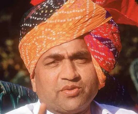 ২০০০ সালের জুনে পথ দুর্ঘটনায় মৃত্যু হয় কংগ্রেস নেতা রাজেশ পায়লটের।