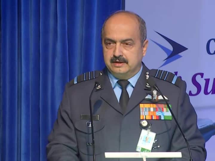 Air Chief Marshal Vivek Ram Chaudhari says Pakistan is unlikely to shed its Kashmir-oriented strategy IAF Chief On Pak: एयरफोर्स चीफ एवीआर चौधरी बोले- कश्मीर में हरकतों से बाज नहीं आएगा Pakistan, चलाता रहेगा आतंकवाद की दुकान, चीन पर कही ये बात