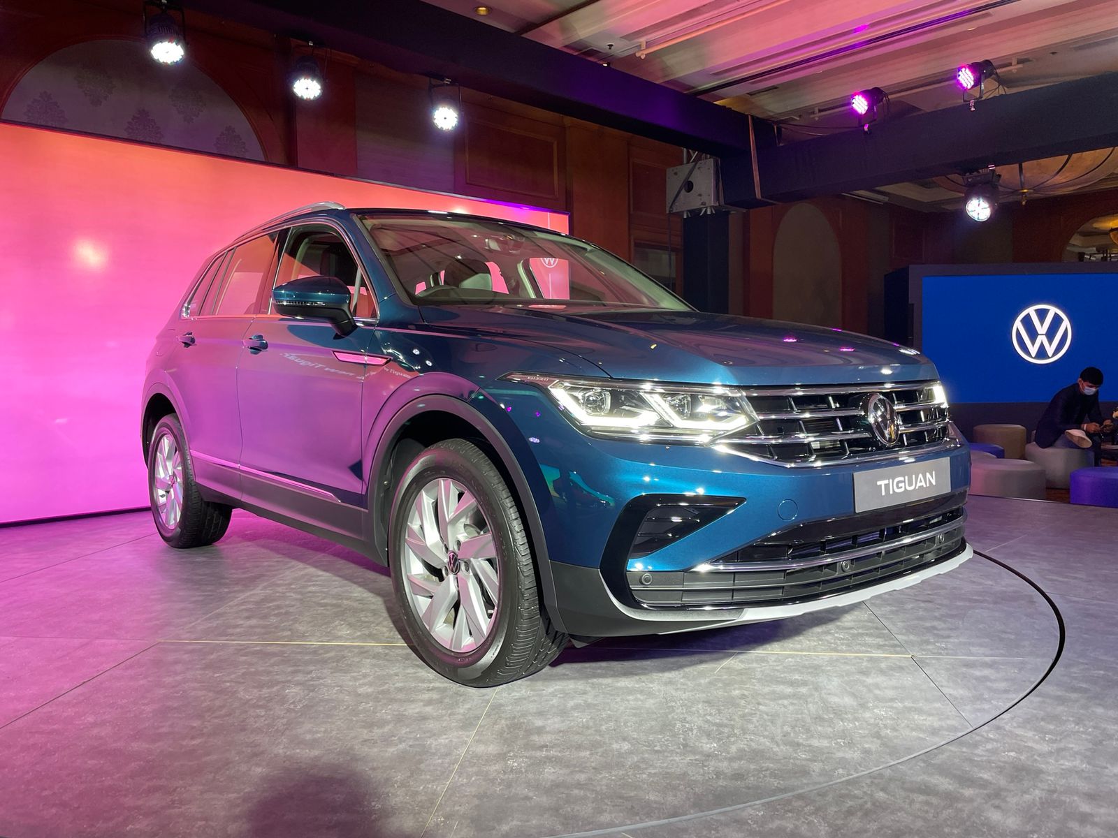 New Volkswagen Tiguan First Look Review - Full Specifications & Features