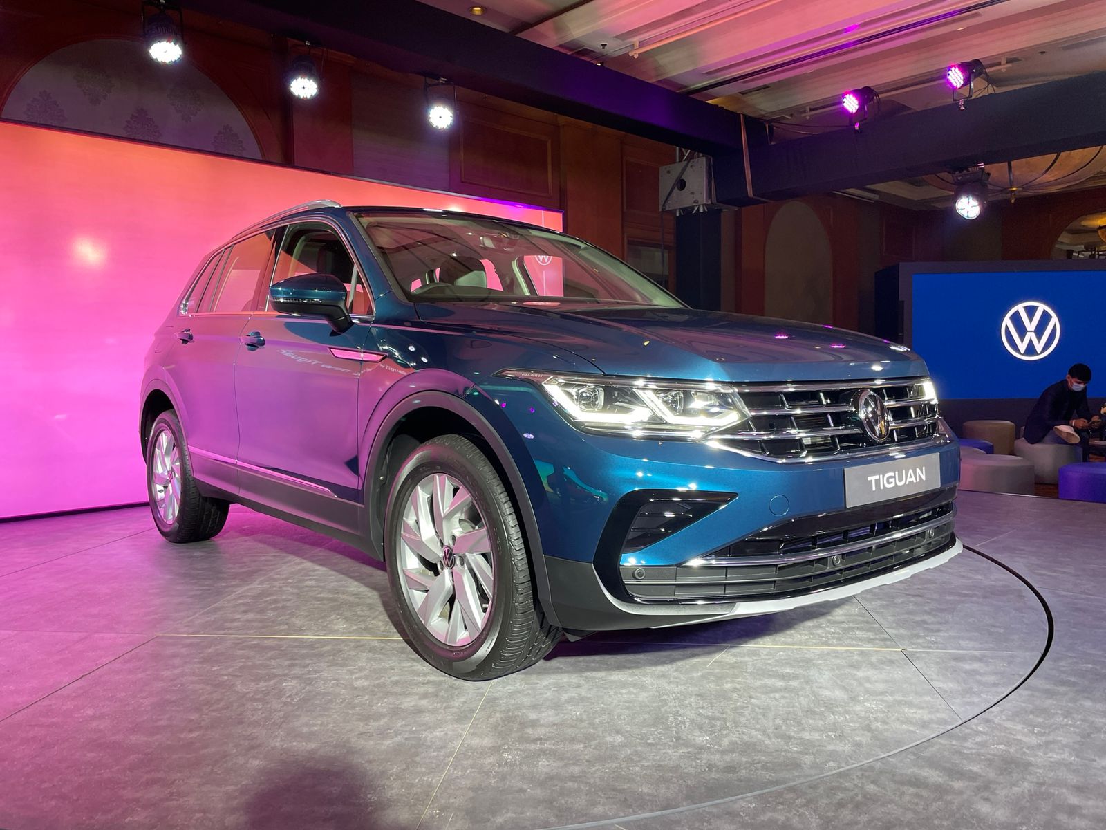 Volkswagen Tiguan First Look Review: Volkswagen Tiguan SUV Features Design  Color Options