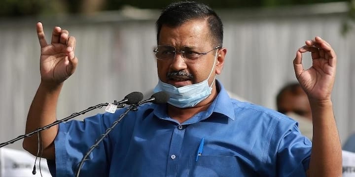 अरविंद केजरीवाल दिल्ली के मुख्यमंत्री हैं. 2020 में भारी मतों से चुनाव जीत केजरीवाल सीएम की कुर्सी पर काबिज हुए थे. तब चुनाव आयोग को दिये हलफनामे में केजरीवाल ने बताया था कि उनके पास करीब साढ़े तीन करोड़ रुपए की चल अचल संपत्ति है.