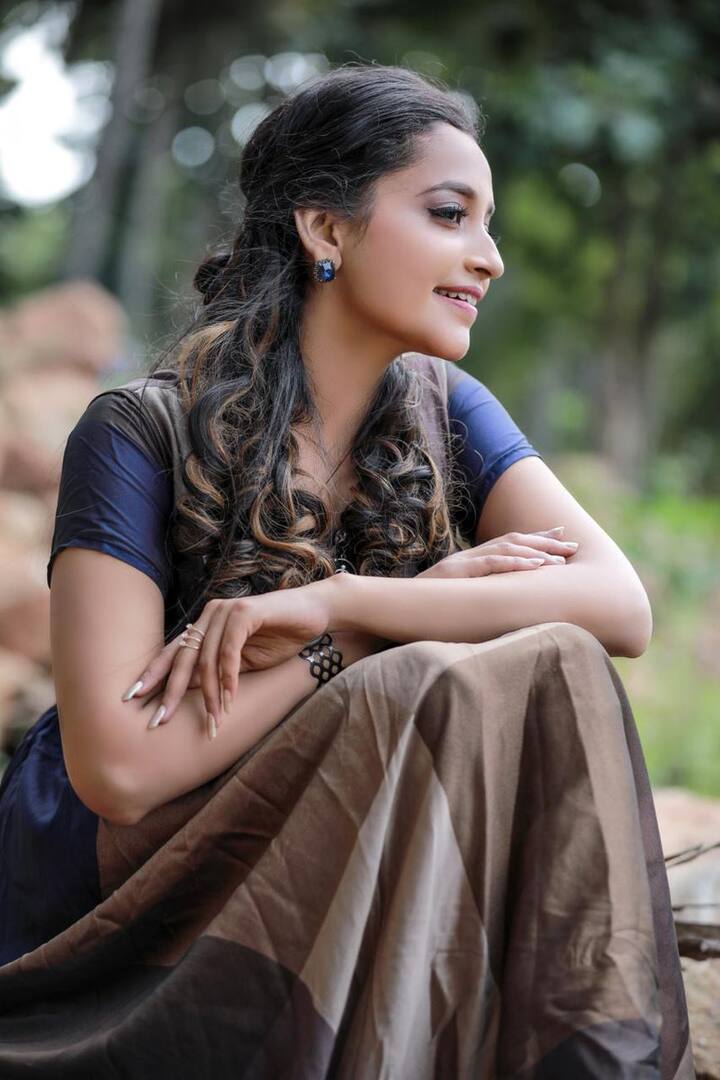 இவர் சென்னையிலே பிறந்த சென்னையிலே வளர்ந்தவர்