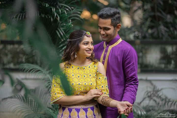 இவர் முதலில் தந்தி டிவியில் வானவில் நிகழ்ச்சியை தொகுத்து வழங்கினார்.