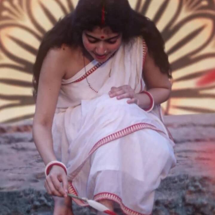 உன் ரவிக்கையின் ரகசியம் பார்த்து என் நெஞ்சுல புயல் காத்து