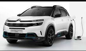 ਫ੍ਰੈਂਚ ਵਾਹਨ ਨਿਰਮਾਤਾ Citroen ਕੋਲ ਭਾਰਤੀ ਬਾਜ਼ਾਰ 'ਚ ਸਿਰਫ ਇਕ SUV C5 Aircross ਹੈ। ਹੁਣ ਕੰਪਨੀ ਨੇ ਐਲਾਨ ਕੀਤਾ ਹੈ ਕਿ ਉਹ ਅਗਲੇ ਸਾਲ ਜਨਵਰੀ ਤੋਂ C5 Aircross ਦੀਆਂ ਕੀਮਤਾਂ 'ਚ 3 ਫੀਸਦੀ ਦਾ ਵਾਧਾ ਕਰਨ ਜਾ ਰਹੀ ਹੈ। ਤੁਹਾਨੂੰ ਦੱਸ ਦੇਈਏ ਕਿ ਭਾਰਤੀ ਬਾਜ਼ਾਰ 'ਚ C5 ਏਅਰਕ੍ਰਾਸ ਫੀਲ ਅਤੇ ਸ਼ਾਹਾਨ ਵੇਰੀਐਂਟ 'ਚ ਆਉਂਦਾ ਹੈ। ਇਸ ਖਬਰ 'ਚ ਅਸੀਂ ਤੁਹਾਨੂੰ ਦੱਸਣ ਜਾ ਰਹੇ ਹਾਂ ਕਿ ਕੰਪਨੀ ਨੇ ਕੀਮਤ ਕਿਉਂ ਵਧਾਈ ਹੈ।