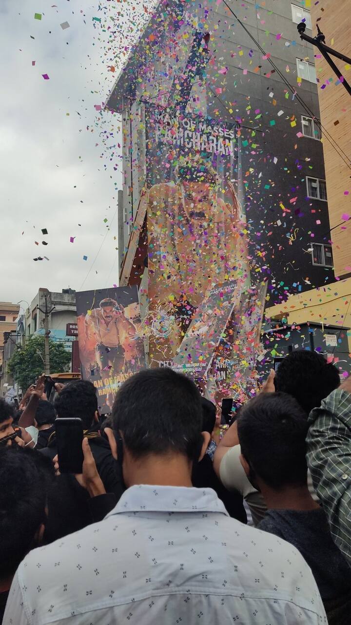ఆర్ఆర్ఆర్ ట్రైలర్ రిలీజ్ సందర్భంగా థియేటర్ల వద్ద సందడి(Image Credit: Twitter))