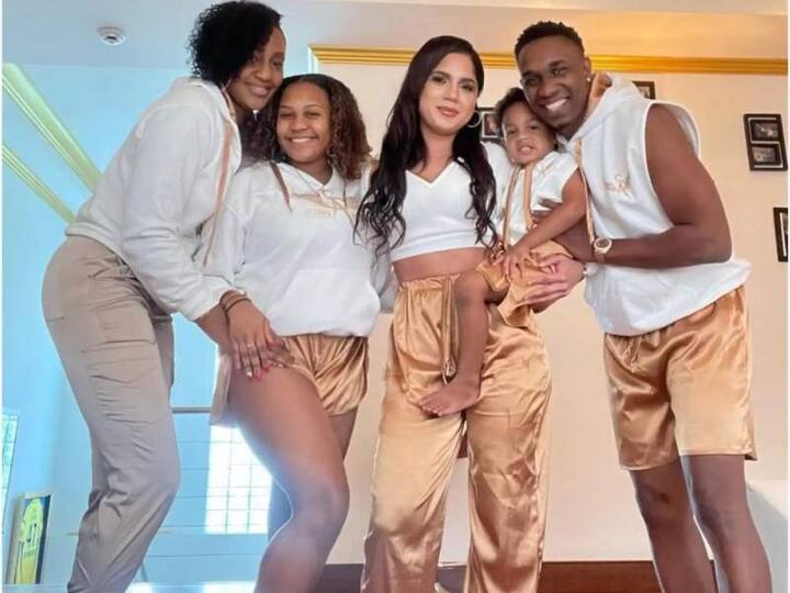 વેસ્ટ  ઇન્ડિઝના ઓલરાઉન્ડર ડ્વેન બ્રેવોને બે ગર્લફ્રેન્ડ અને ત્રણ સંતાનો છે. બ્રાવોએ એક પણ ગર્લફ્રેન્ડ સાથે લગ્ન કર્યા નથી.