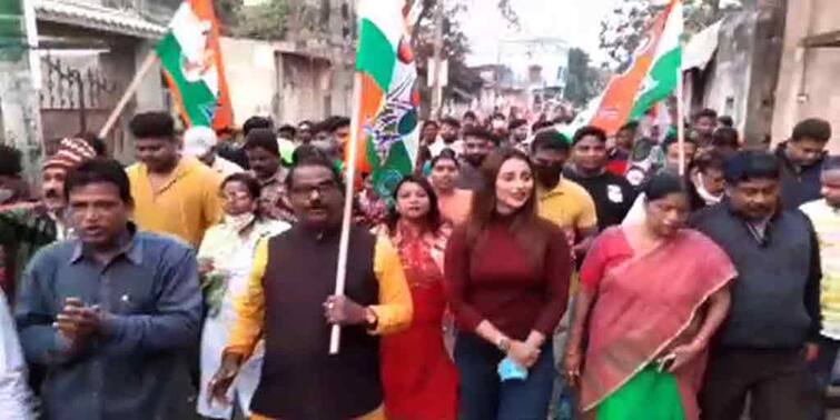 Bankura Chaos in pre-poll campaign, BJP MLA's thief slogan from tmc Syantika procession Bankura Campaigning Chaos: সায়ন্তিকার মিছিল থেকে বিজেপি বিধায়ককে চোর স্লোগান, পুরভোটের প্রচার ঘিরে উত্তেজনা