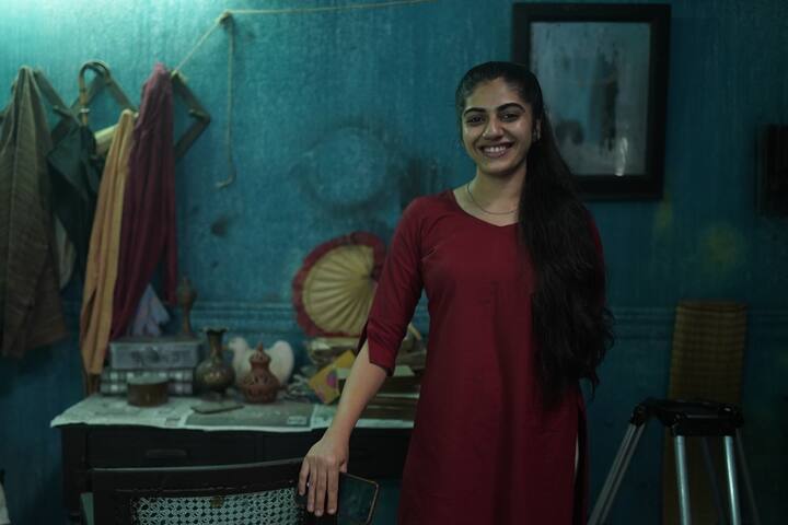 এরপর সেই ফোন কলের মাধ্যমেই কখন যেন সেই মেয়েটি ও তাঁর 'লিভ-ইন' পার্টনারের জীবনের খুঁটিনাটি জানতে শুরু করেন এই বৃদ্ধ। তাতেই সবকিছু ওলটপালট।