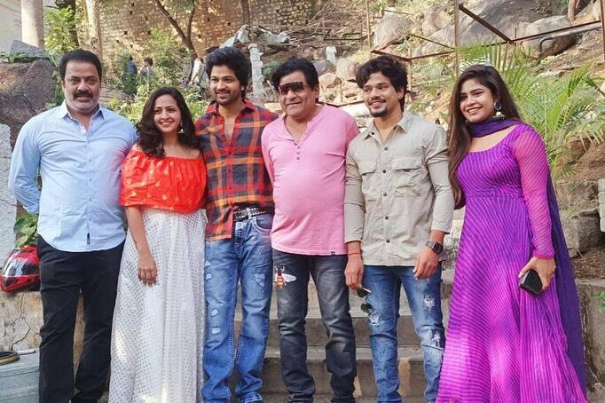 మొదటి సన్నివేశానికి దిల్ రాజు క్లాప్ కొట్టగా మిర్యాల రవీందర్ రెడ్డి కెమెరా స్విచాన్ చేశారు. (Image credit: syedsohelryan/Instagram)