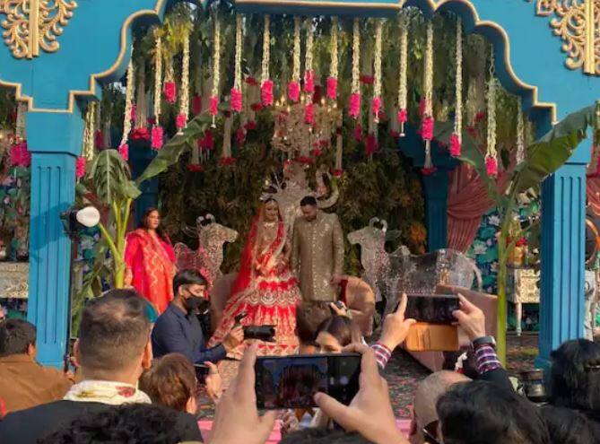 તેજસ્વી યાદવ તેના 9 ભાઈ-બહેનોમાં સૌથી નાના છે. તેની ઉંમર 32 વર્ષની છે. તેજસ્વી સિવાય બાકીના બધા ભાઈ-બહેનના લગ્ન થઈ ગયા હતા.