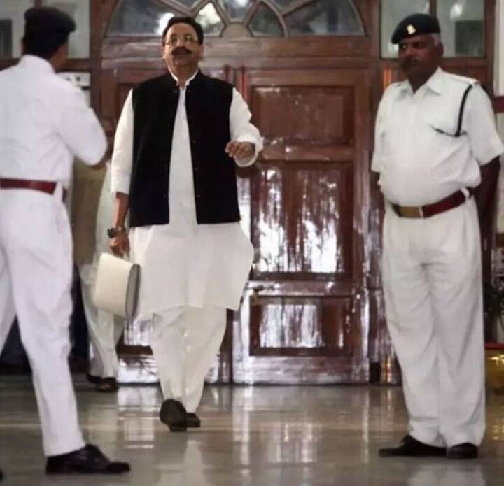 मुख्तार अंसारी मऊ के रहने वाले हैं. वह कई बार विधायक रहे. 2017 का विधानसभा चुनाव मुख्तार जेल के अंदर से ही जीत गए थे. वह चुनाव वह बसपा के टिकट पर लड़े थे.