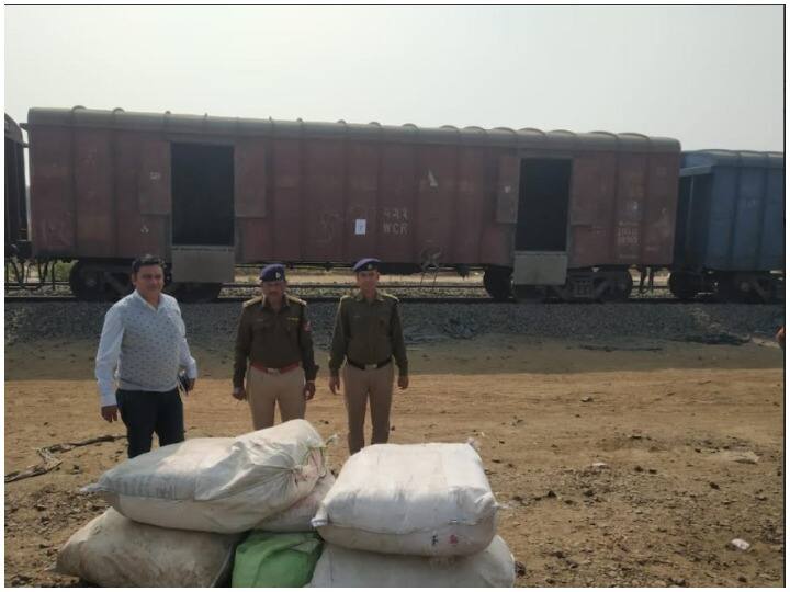 MP News Sagar GRP seized gaanja of rupees 26 lakh above from goods train ANN MP News: मालगाड़ी की बोगी से 2 क्विंटल से अधिक गांजा जब्त, सागर जीआरपी की कार्रवाई