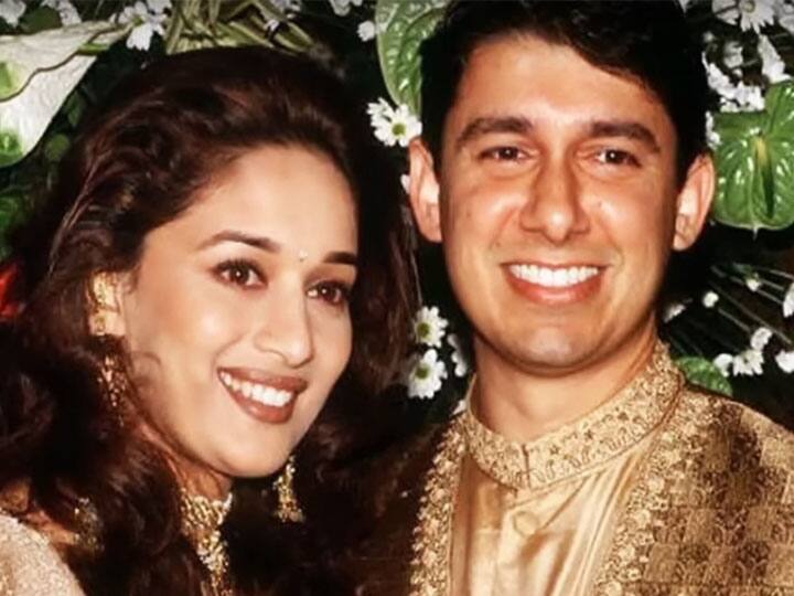 सालों पहले लाखों नौजवानों का दिल तब टूटा था, जब धक-धक गर्ल माधुरी दीक्षित ने विदेशी बाबू डॉक्टर श्रीराम नेने से शादी की थी. अपने करियर के टॉप पर होने के बावजूद माधुरी ने शादी करने का फैसला लिया और जब उनसे इस अचानक हुई शादी का सवाल पूछा गया तब माधुरी ने एक लाइन में अपना हाले दिल बयां कर दिया था और कहा था कि- मुझे प्यार हो गया था.