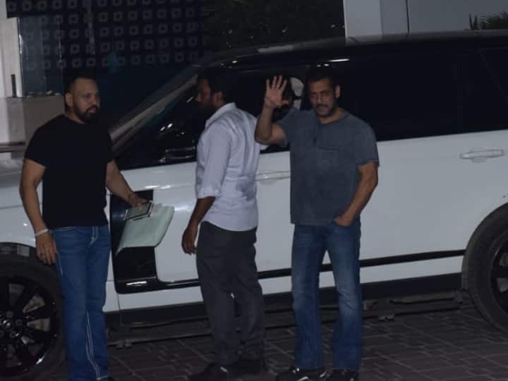 Salman Khan Terlihat Di Bandara Mumbai Dan Berangkat ke Riyadh Pada Hari Pernikahan Katrina Kaif