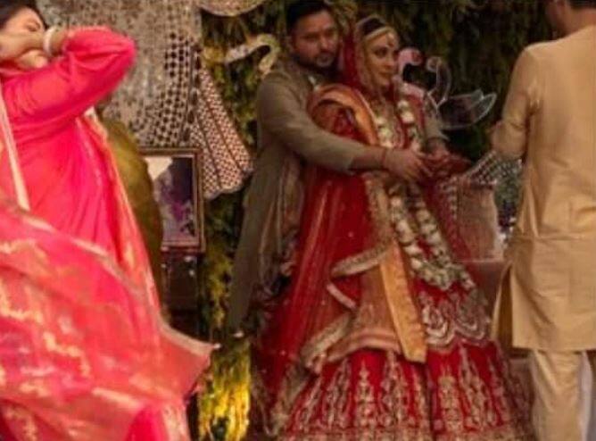 લાલુ પ્રસાદની તબિયત સતત ખરાબ છે. આવી સ્થિતિમાં તે પણ ઈચ્છતા હતા કે તેજસ્વીના જલ્દી લગ્ન થાય. કર્મૂતા શરૂ થાય તે પહેલા પરિવાર સગાઈ અને લગ્ન કરવા ઈચ્છતા હતા. કર્મૂતા 15 ડિસેમ્બરથી શરૂ થશે અને 14 જાન્યુઆરી સુધી ચાલશે. આવી સ્થિતિમાં સગાઈ બાદ લગ્ન પણ દિલ્હીમાં કરવામાં આવ્યા છે.