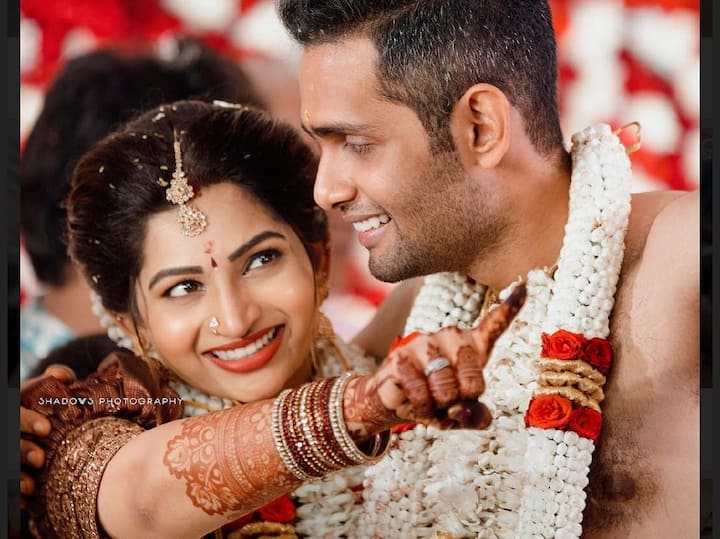 சன் டிவியில், சன் சிங்கர் போன்ற தொலைக்காட்சி நிகழ்ச்சிகளில் தொகுப்பாளராக பணியாற்றினார்