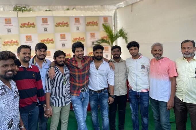 ఈ సినిమా షూటింగ్ ప్రారంభోత్సవానికి దిల్ రాజు, అనిల్ రావిపూడి, అలీ, రాజా రవీంద్ర, బ్రహ్మజీ తదితరులు హాజరయ్యారు. (Image credit: syedsohelryan/Instagram)