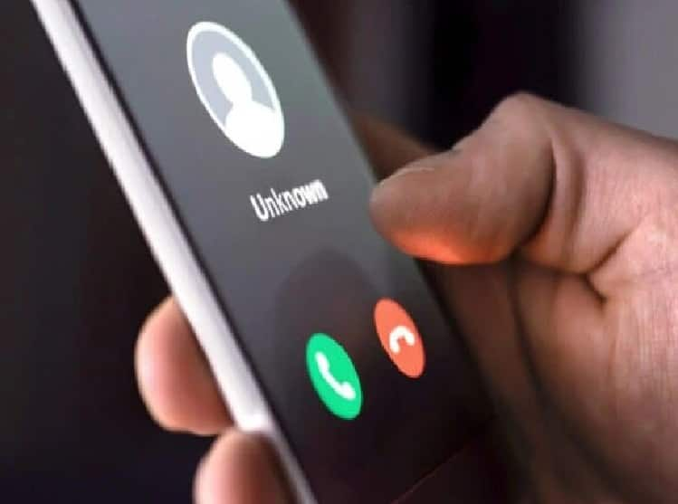 A new report reveals that 93.5 per cent of the spam calls India received in 2021 were sales calls. Read more below. Spam Calls : एका स्पॅमरने भारतात वर्षभरात केले 20 कोटी कॉल्स, तासाला 27 हजार लोकांना दिला त्रास  