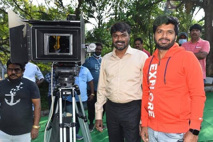 ఈ సినిమాను లక్కీ మీడియా పతాకంపై బెక్కం వేణుగోపాల్ నిర్మిస్తున్నారు. శ్రీ కొనేటి దర్శకత్వం వహిస్తున్నారు. (Image credit: syedsohelryan/Instagram)