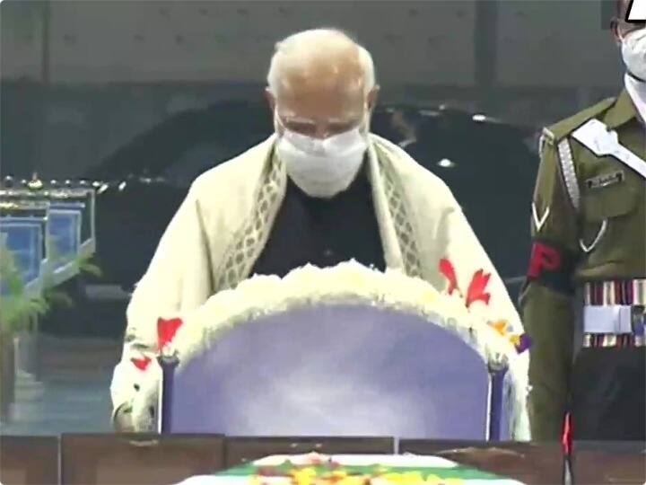 CDS Bipin Rawat Death News : CDS જનરલ બિપિન રાવત સહિત અન્ય તમામને PM મોદીએ આપી શ્રદ્ધાંજલિ cds bipin rawat madulika rawat and 11 others died in tamilnadu chopper crash live updates defence minisrter rajnath singh statement in parliament CDS Bipin Rawat Death News : CDS જનરલ બિપિન રાવત સહિત અન્ય તમામને PM મોદીએ આપી શ્રદ્ધાંજલિ