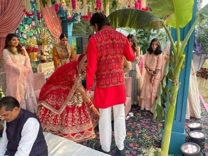 Tejashwi Yadav Marriage: Rachel touched Tej Pratap's feet, elder brother blessed Tejashwi Yadav ann Tejashwi Yadav Wedding: रेचल ने छूए तेजप्रताप के पांव, बड़े भाई ने आशीर्वाद दिया तो गदगद हो उठे तेजस्वी